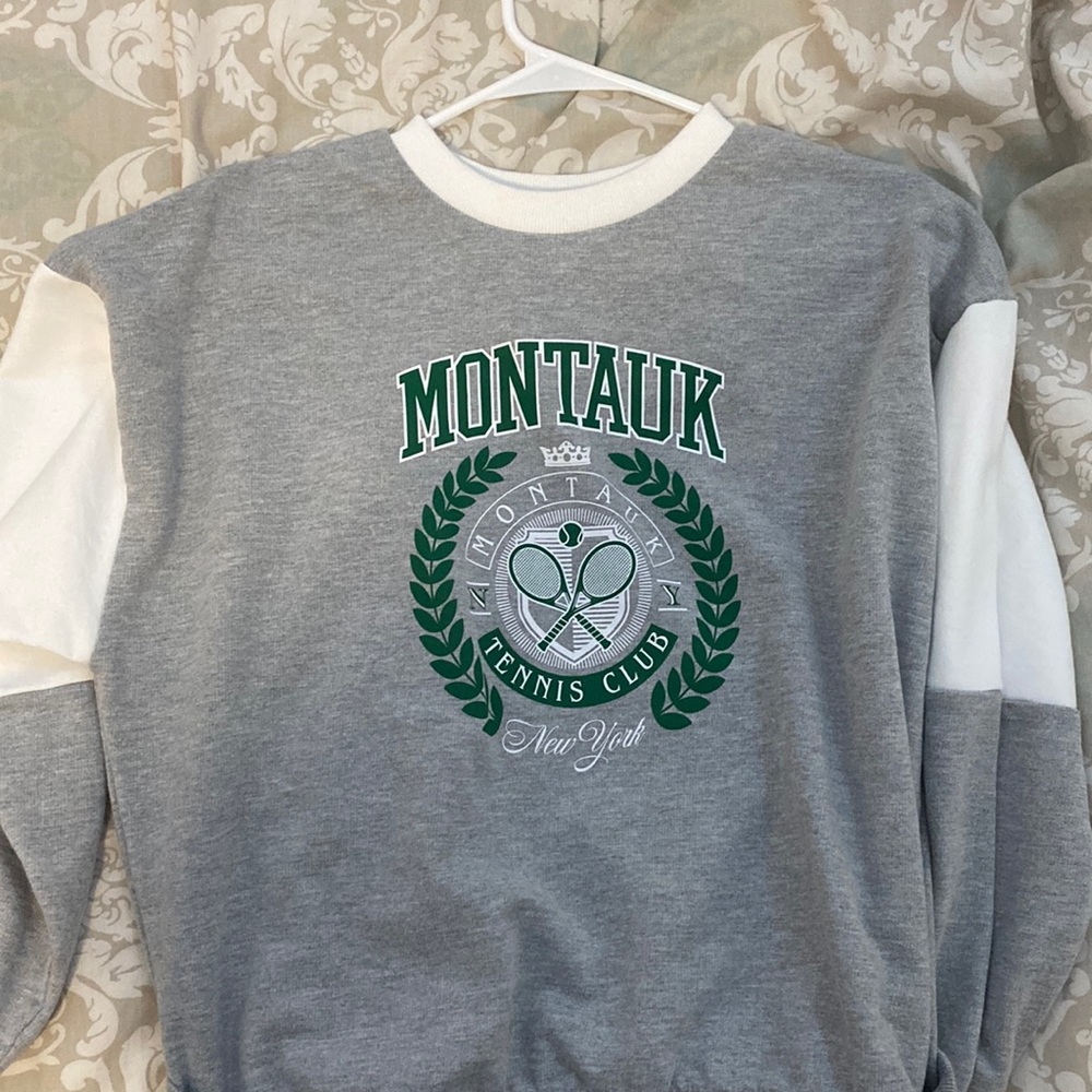 Montauk tennis club sweatshirt,it’s grey white and green.